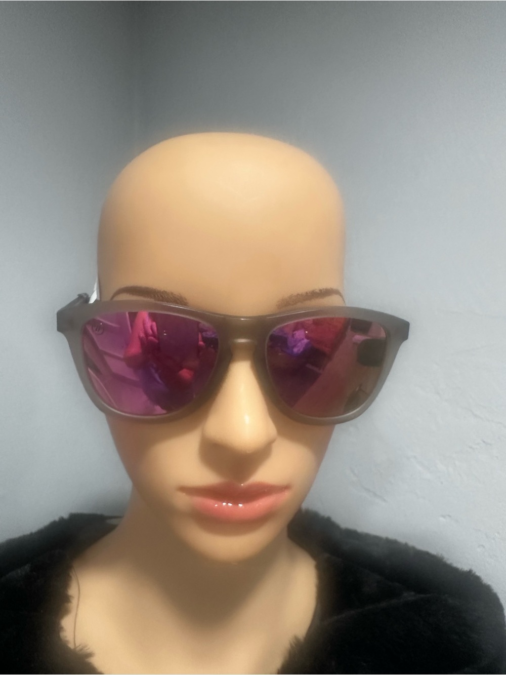 Women's Fashion Sunglasses with Pink Mirrored Lenses